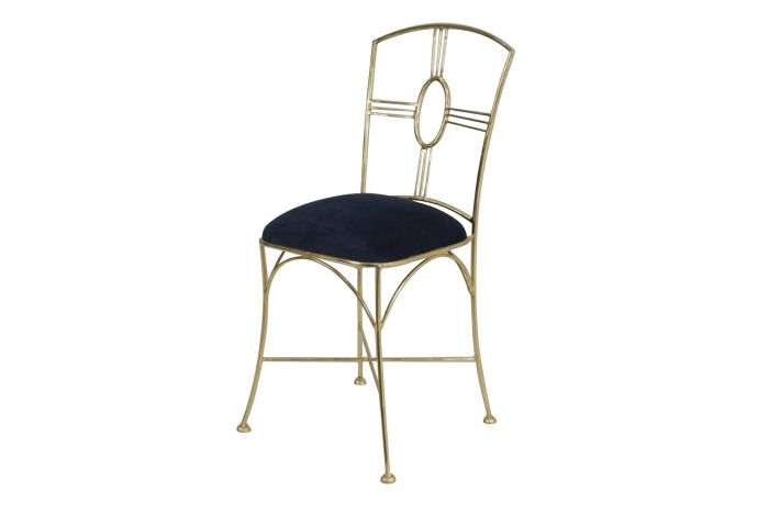 Esprit d'Autrefois boutique de meubles et décoration vous propose l'Ensemble de 2 Chaises en métal doré assise en velours bleu marine