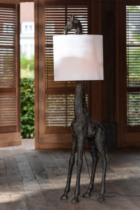 Esprit d'autrefois revendeur Jolipa  vous propose l'Originale lampe statue girafe marron