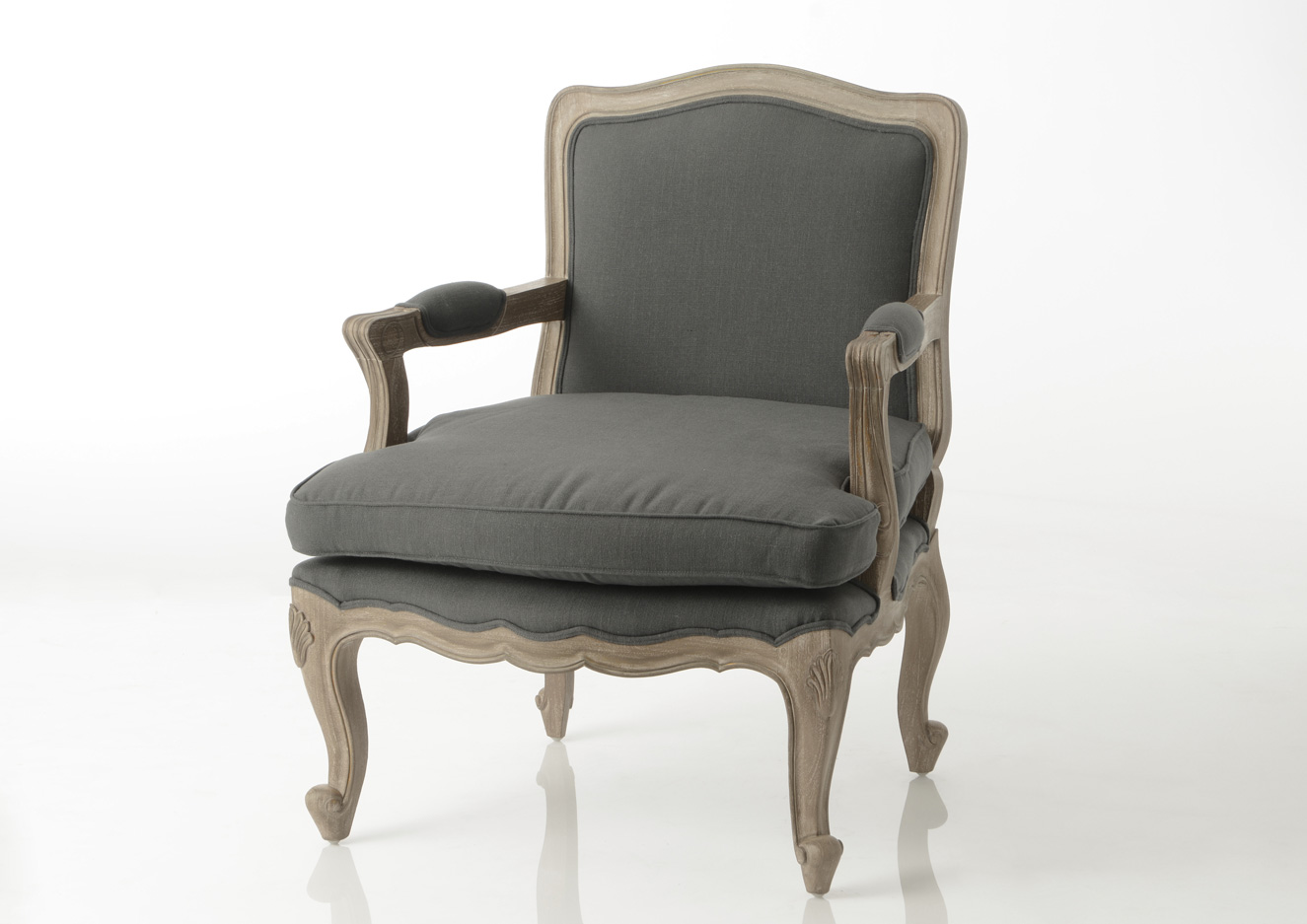 Esprit d'Autrefois revendeur Amadeus sur Orléans, vous propose le fauteuil bergere gris, livraison à votre domicile