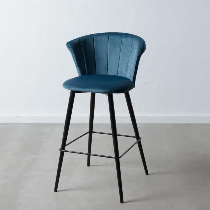 Esprit d'autrefois boutique de décoration à Orléans, vous propose la chaise de bar en velours bleu AUDREY création IXIA