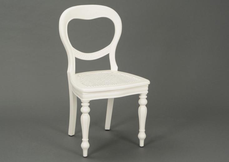 Esprit d'autrefois revendeur Amadeus, vous propose la Chaise Agathe crème antique assise en cannage, création française AMADEUS design