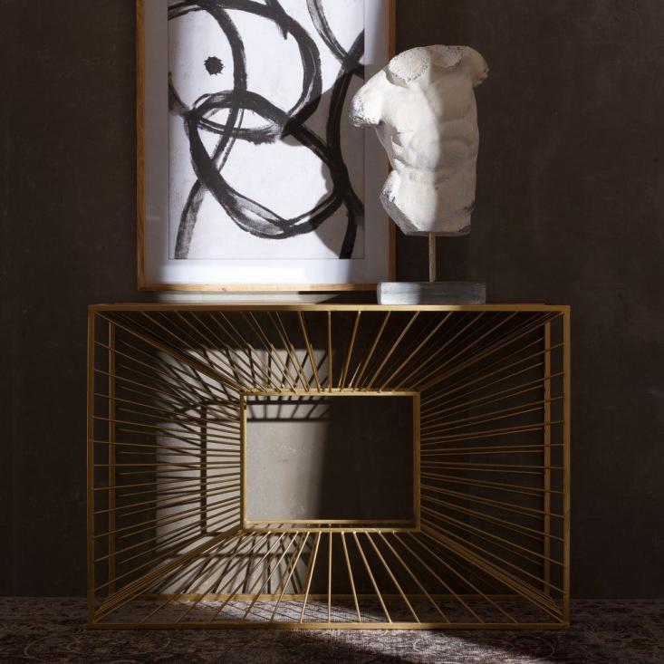 Esprit d'autrefois boutique de décoration à Orléans vous propose la console filaire en métal doré et plateau en verre