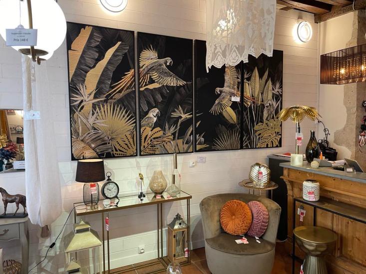 Esprit d'autrefois boutique de décoration à Orléans, vous propose lEnsemble de 4 toiles encadrées inspiration tropicale noire et dorée'