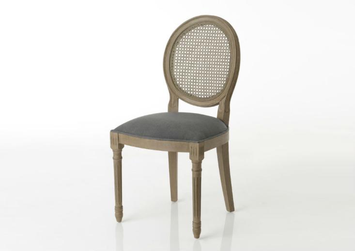 Esprit d'autrefois revendeur Amadeus, vous propose le lot de 2 chaises médaillon gris, livraison dans toute la France