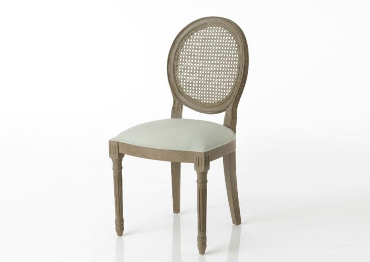 Esprit d'autrefois revendeur Amadeus, vous propose le lot de 2 chaises vert celadon, livraison dans toute la France