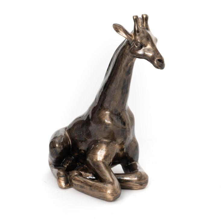 Esprit d'autrefois revendeur Amadeus, vous propose le Statue girafe couchée bronze intérieur extérieur