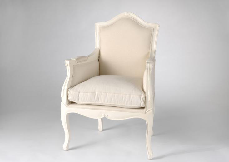 Esprit d'autrefois revendeur amadeus vous propose le fauteuil bergère crème antique, livraison offerte à votre domicile