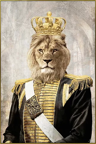 Esprit d'autrefois boutique de décoration à Orléans, vous propose la toile lion habillé en roi 80X120 au meilleur prix